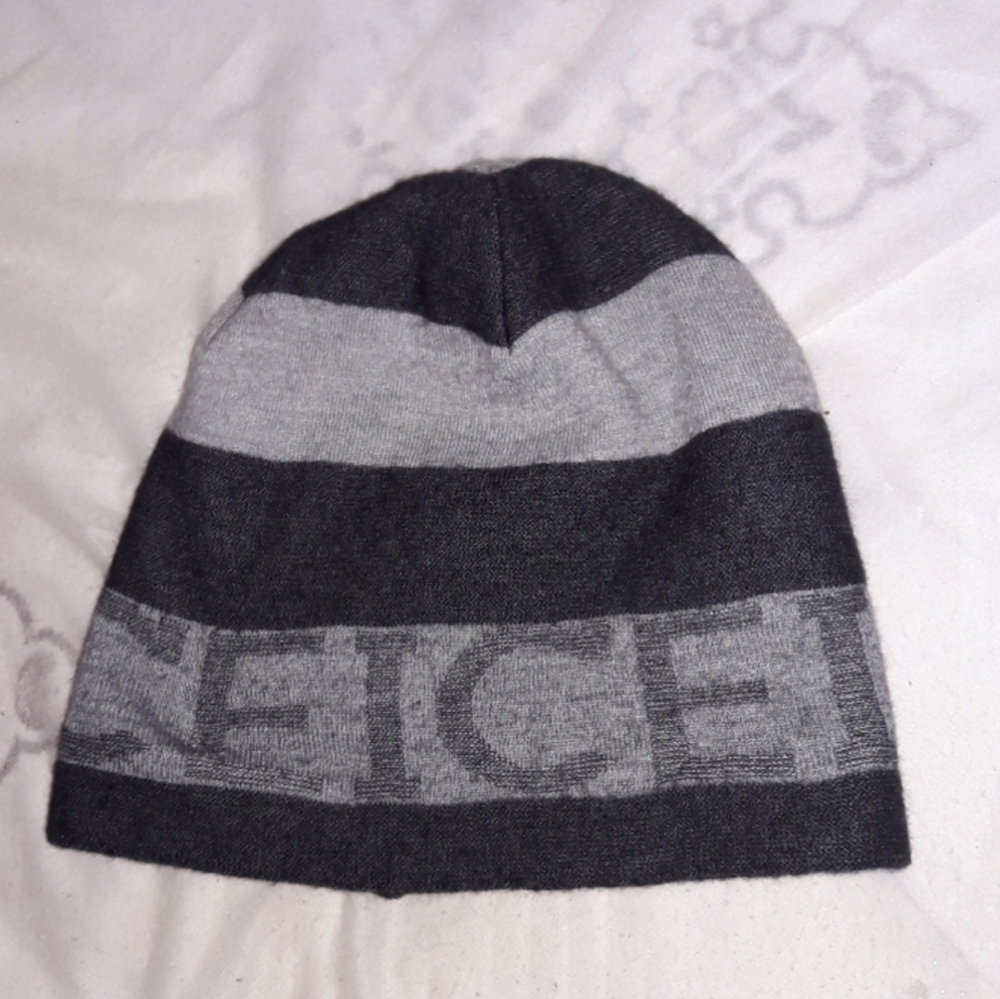Iceberg skully winter hat